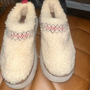 UGG Cream and Red Women's Slippers